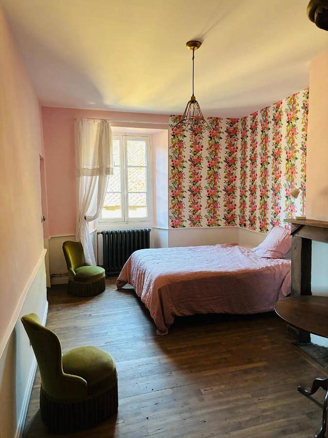 Location de vacances pour 2 personnes, avec vue ainsi que vue sur le lac et jardin à Hautefage - 4