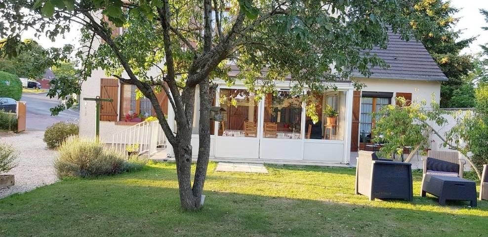 Location de vacances pour 19 personnes, avec jardin, animaux acceptés à Vert-en-Drouais