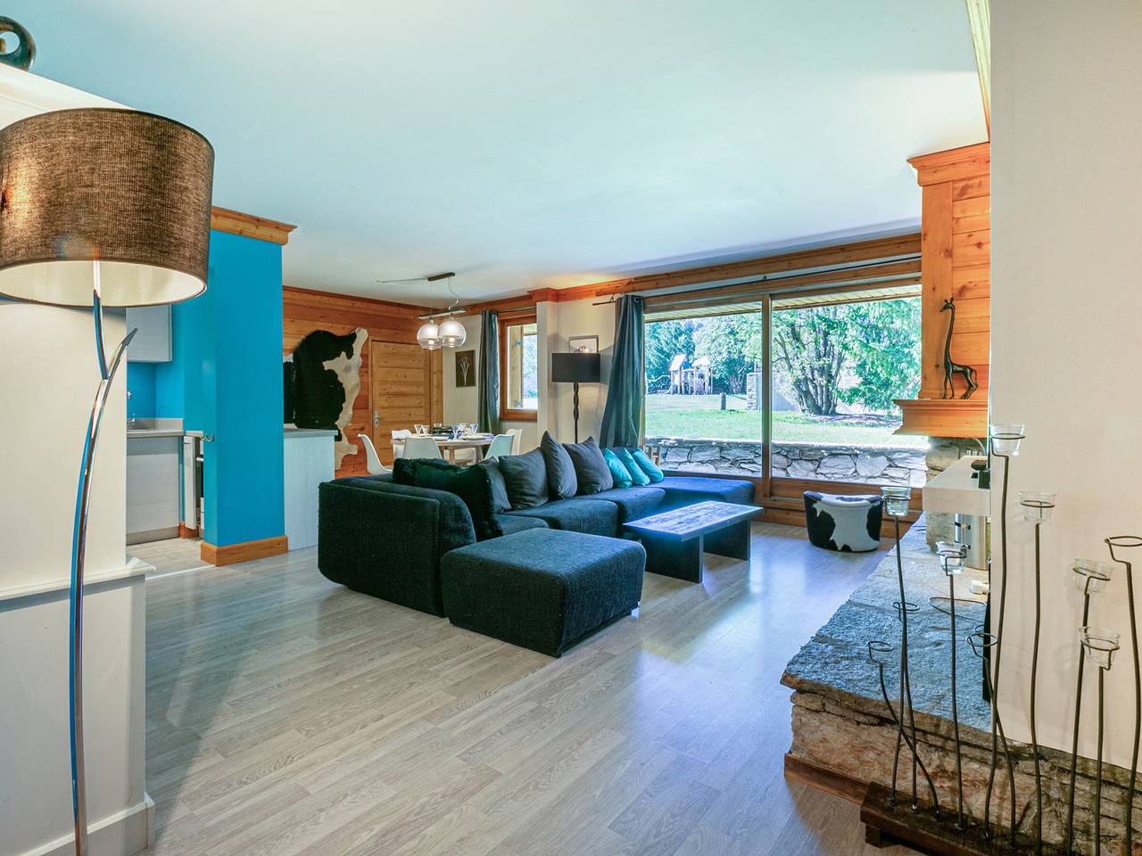 Geheel appartement, Elegant and Bright High-End Apartment with South-Facing Terrace in Central Val-d'Isère near the Slopes in Val-d'Isère, Massif de la Vanoise