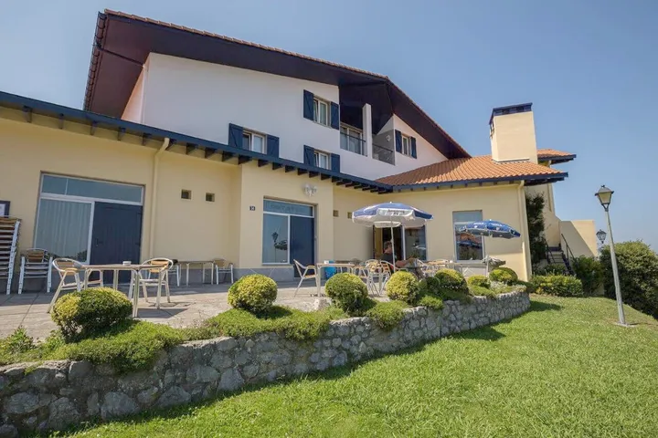 Hotel für 4 Personen, mit Garten und Terrasse sowie Ausblick - 1