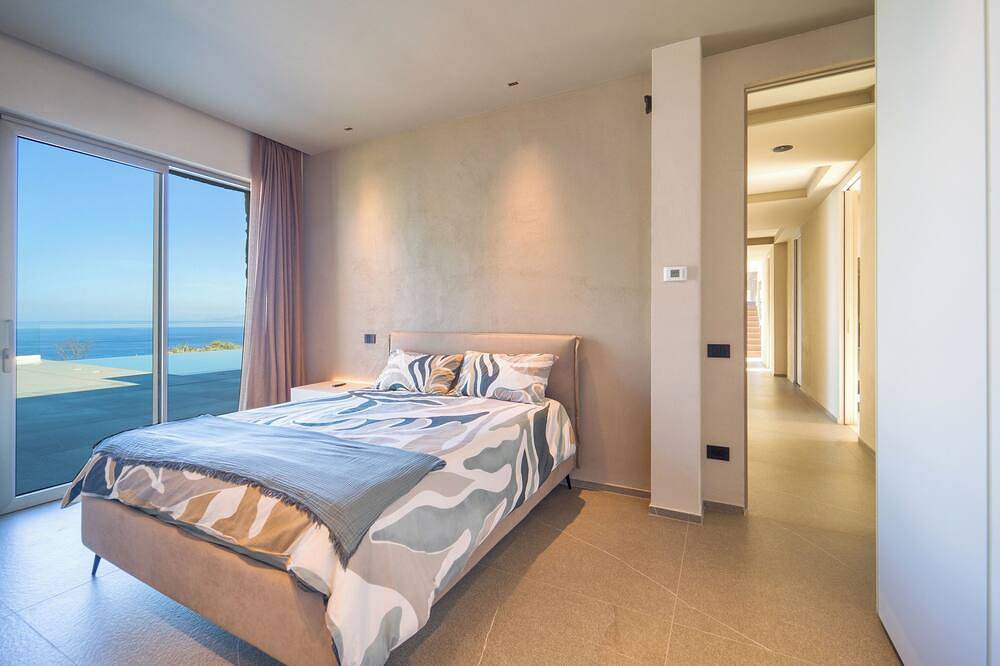 Luxury, infinity pool, sauna, seaview, movie theater, bar, park in Milazzo, Messina Province