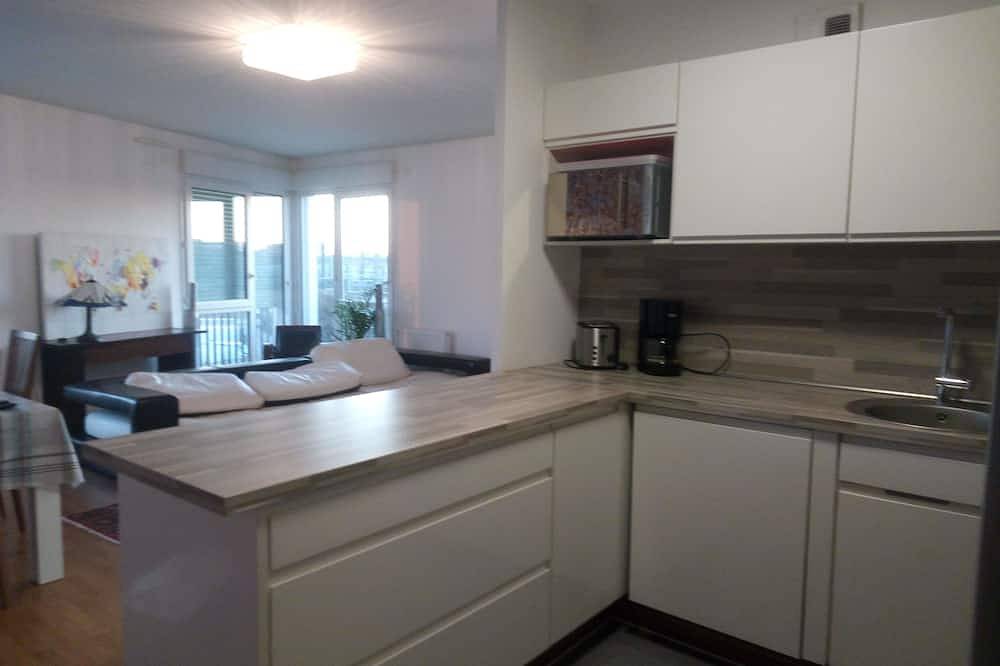 Entire apartment, Proche Paris / Fully furnished Apartment 3 bedrooms in Saint-Denis, Seine-Saint-Denis