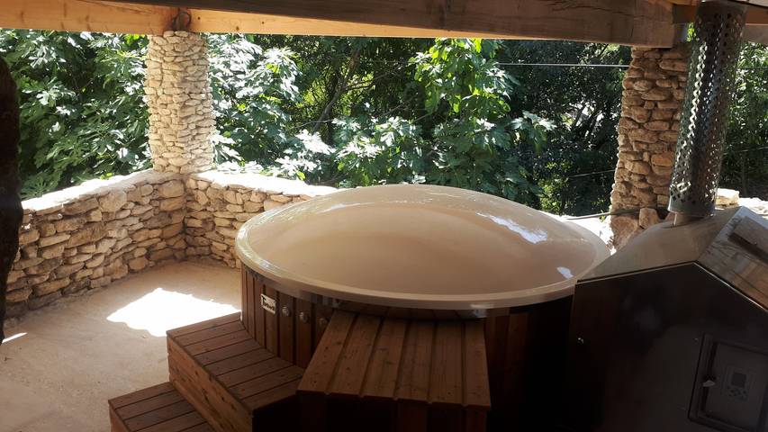 Chambre d’hôte pour 2 personnes, avec jacuzzi et jardin, animaux acceptés