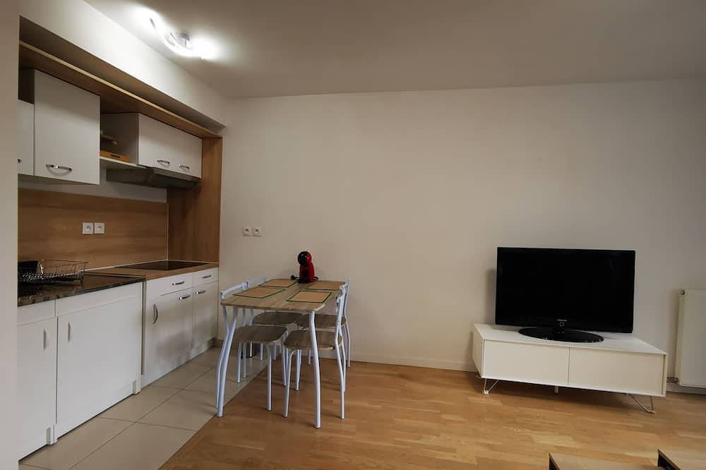 Entire apartment, Créteil, comfortable apartment 700m from the metro. Private parking lot in Créteil, Val-de-Marne