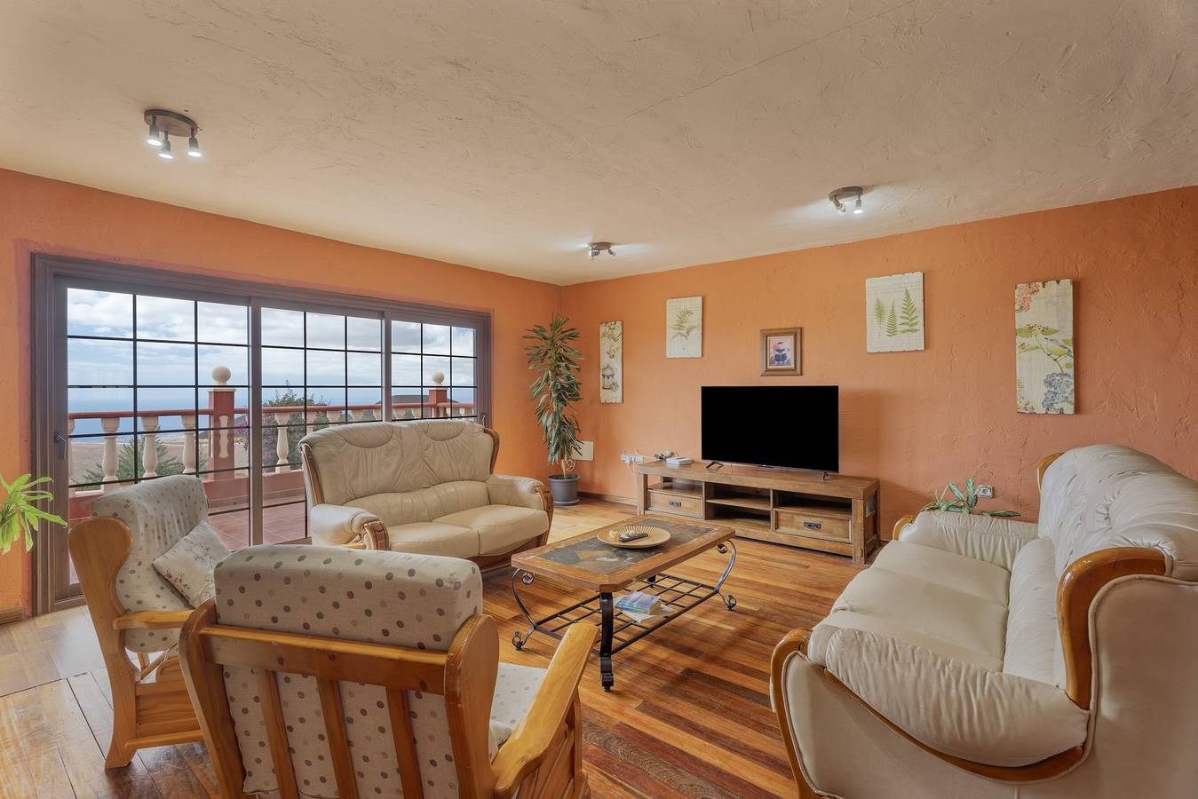 Casa Vacacional 'El Pinito' con Vista al Mar, Wi-Fi y Aire Acondicionado in Granadilla de Abona, Tenerife Sur