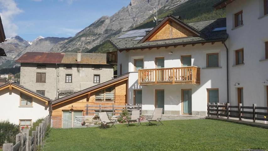 Baita per 10 persone, con panorama e giardino a Comune di Bormio
