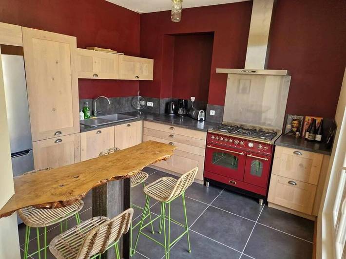Location de vacances pour 8 personnes, avec Balcon ainsi que Terrasse et Jardin à Marmagne (Cher)