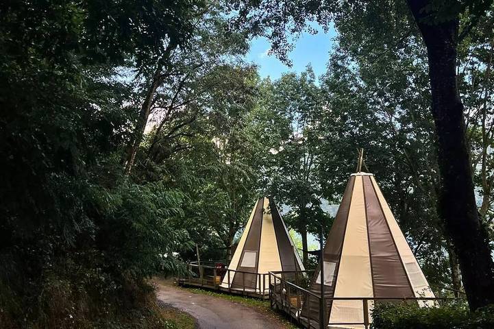 Gîte pour 5 personnes, avec piscine et terrasse