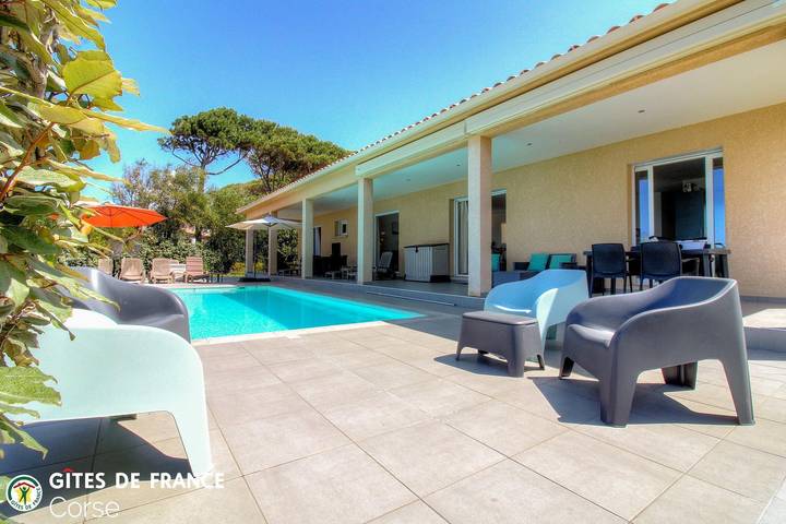 Gîte for 6 people, with pool and garden as well as view - 1