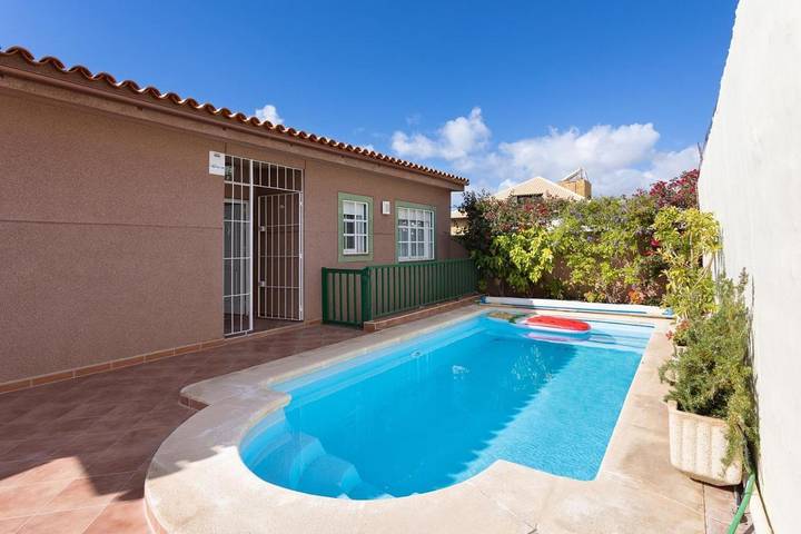 Apartamento para 8 personas, con piscina y jardín además de terraza y vistas, Se admiten mascotas en La Jaca
