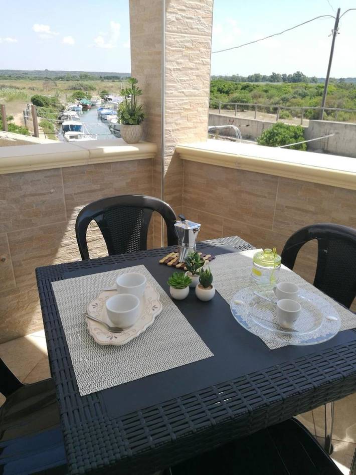 Ferienwohnung für 5 Personen, mit Balkon und Terrasse sowie Seeblick und Ausblick in Torre Colimena - 2