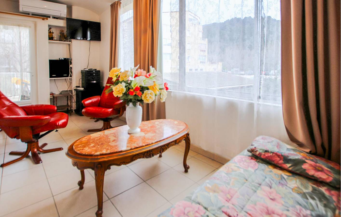 Apartamento vacacional entero, Acogedor apartamento con WiFi y aparcamiento cerca del centro de Nyons in Nyons, Región de Nyons