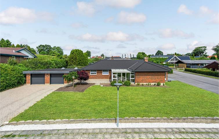 Ferienhaus für 6 Personen, mit Terrasse und Garten in Kruså