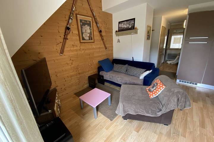 Gîte pour 9 personnes, avec Balcon et Jardin à Laveissière