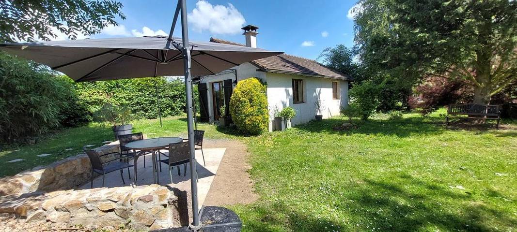 Gîte pour 4 personnes, avec vue ainsi que jardin et piscine à Perrigny-sur-Loire