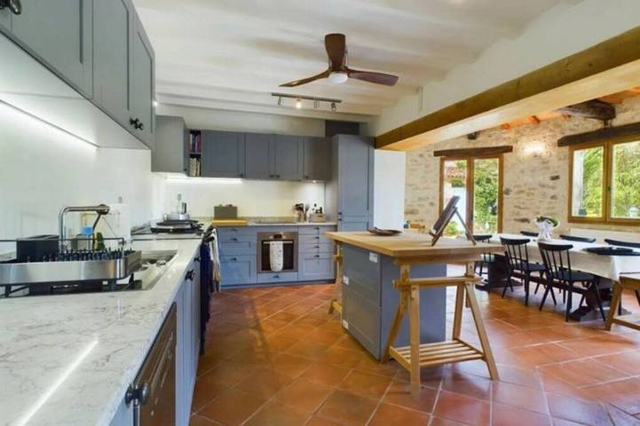 Gîte pour 14 personnes, avec jardin à Margueron - 3