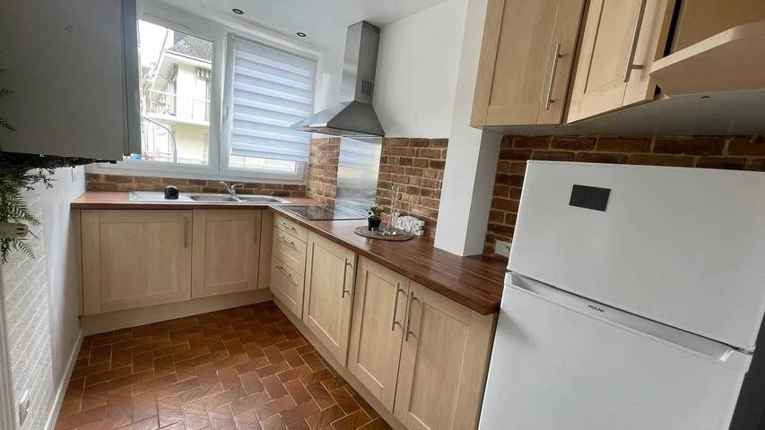 Apartamento entero, Amplio apartamento en Caen 65 m² con balcón y vista a la ciudad in Caen, Región de Caen