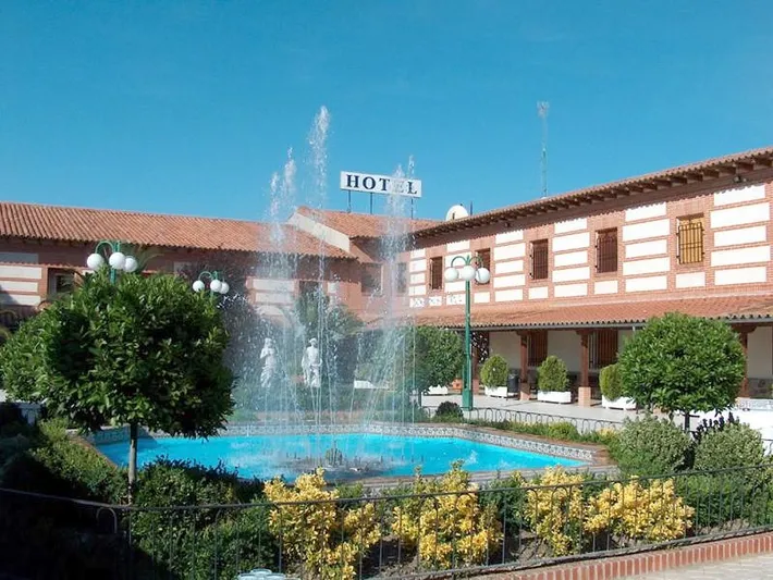 Hotel para 3 personas, con jardín y terraza - 1