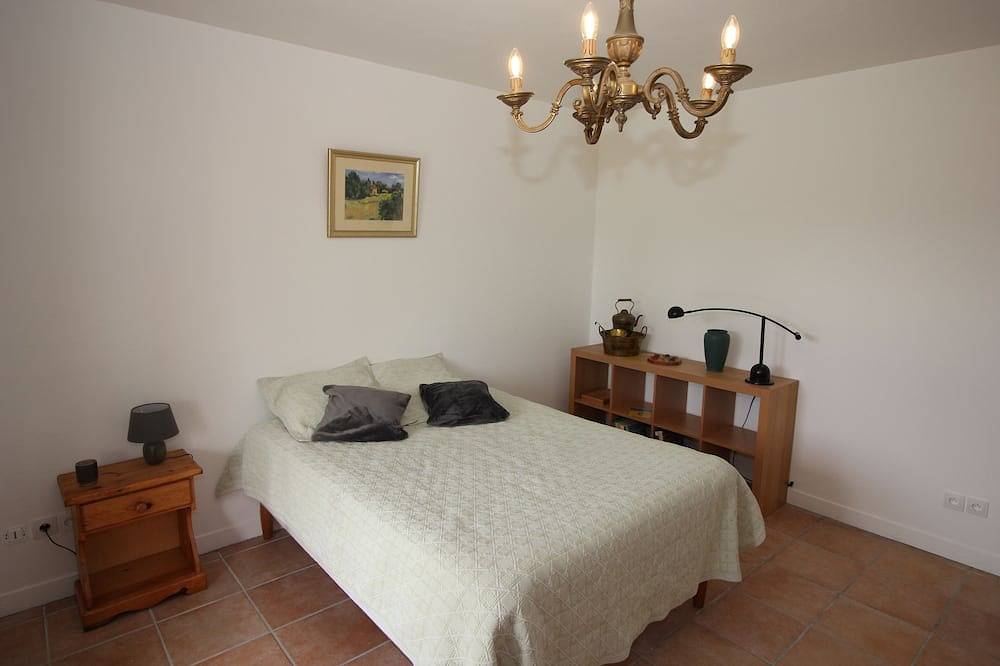 House between lake and mountains, close to resorts in Prunières, Écrins National Park