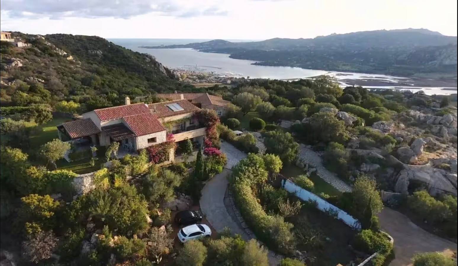 Nuovissimo appartamento 'Tartaruga 2' con vista montagna, Wi-Fi e aria condizionata in Cannigione, Arzachena