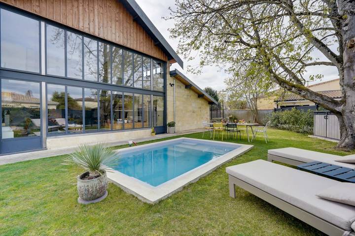 Maison de vacances pour 6 personnes, avec Balcon et Terrasse ainsi que Jardin et Piscine à Izon
