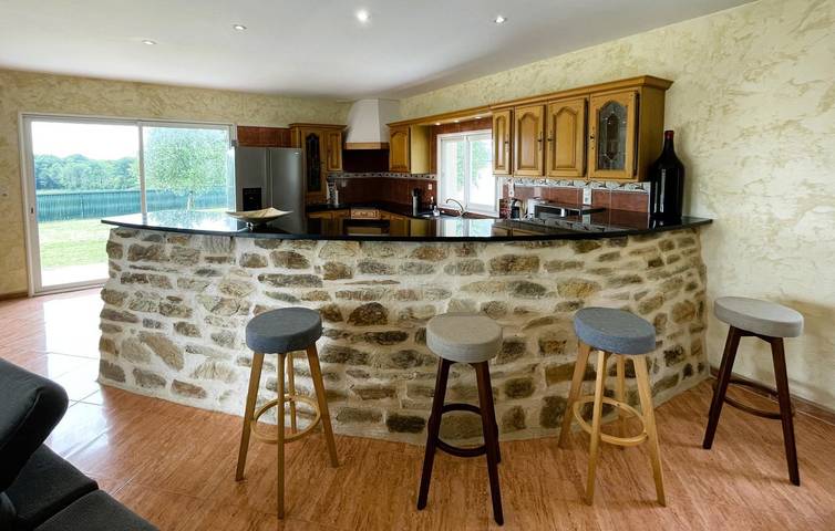 Gîte pour 6 personnes, avec terrasse ainsi que jardin et piscine à Espoey - 3