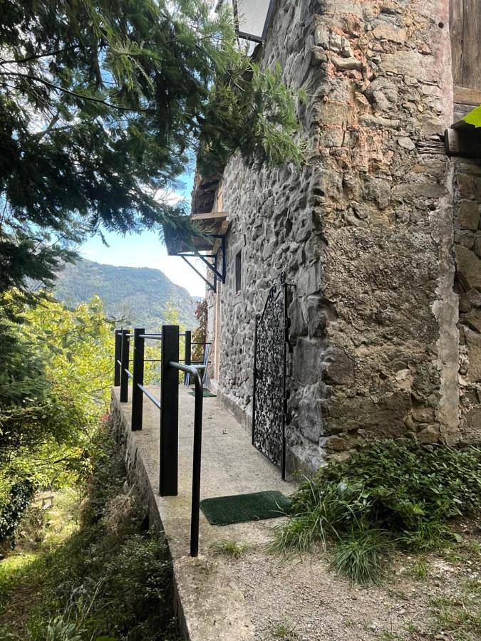 Location de vacances pour 4 personnes, avec vue ainsi que jardin et terrasse, animaux acceptés à Lantosque - 2