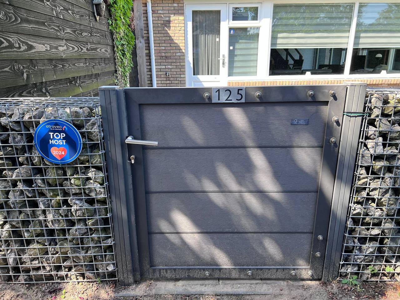 In Stavenisse mit gemütlicher Terrasse in Stavenisse, Nederlandse Noordzeekust