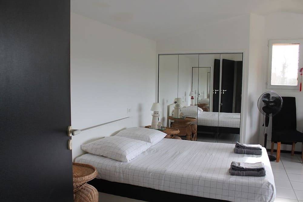 Moderne Villa mit Pool, 7 Pers., ruhig, in Lourmarin. in Lourmarin, Regionaler Naturpark Luberon