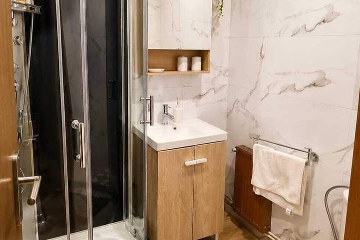 Ganze Wohnung, Studio- Jungle Room in Avallon, Naturpark Morvan