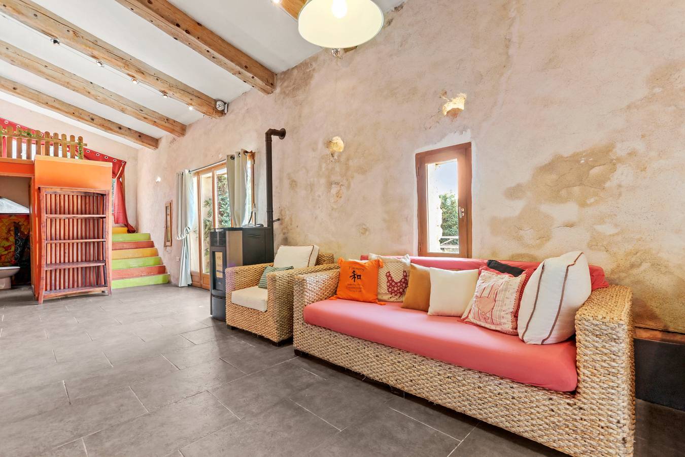 Cottage 'Gite Bergerie' with Mountain View, Private Terrace and Wi-Fi in Bargème, Regionalt naturreservat i Verdon