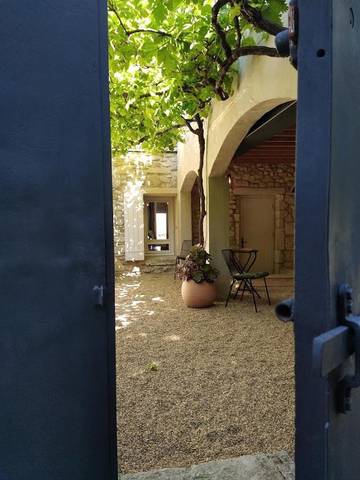 Location de vacances pour 4 personnes, avec vue et terrasse à Visan