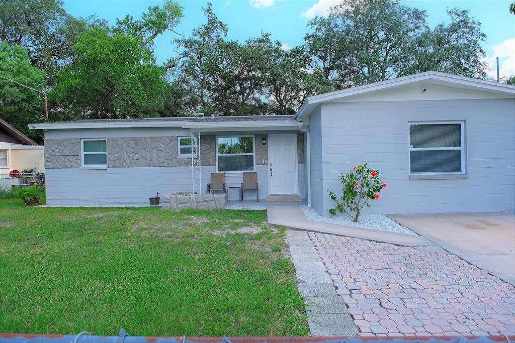 Awalk away from Busch Gardens and Adventure Island in Tampa, Tampa Bay