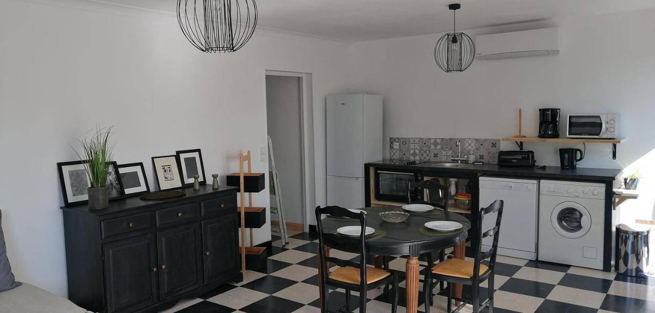 Appartement entier, La Dolce vita gîte avec terrasse et vue in Vals-les-Bains, Parc naturel régional des Monts d'Ardèche