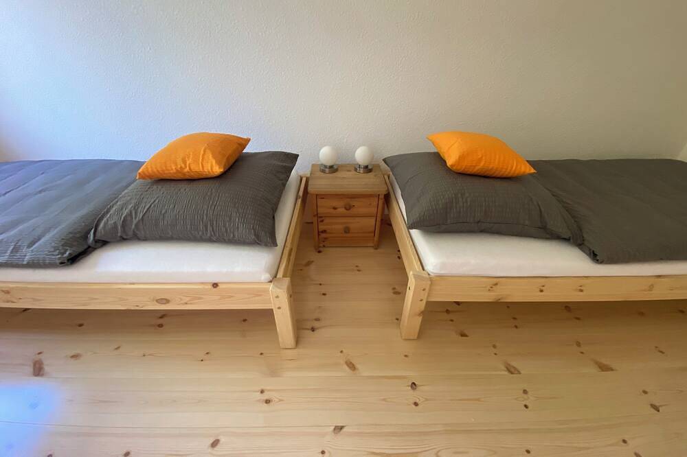 Ganze Wohnung, Ferienwohnungmit offener Küche in großzügigem Haus mit Hof und Garten in Muldestausee, Dübener Heide