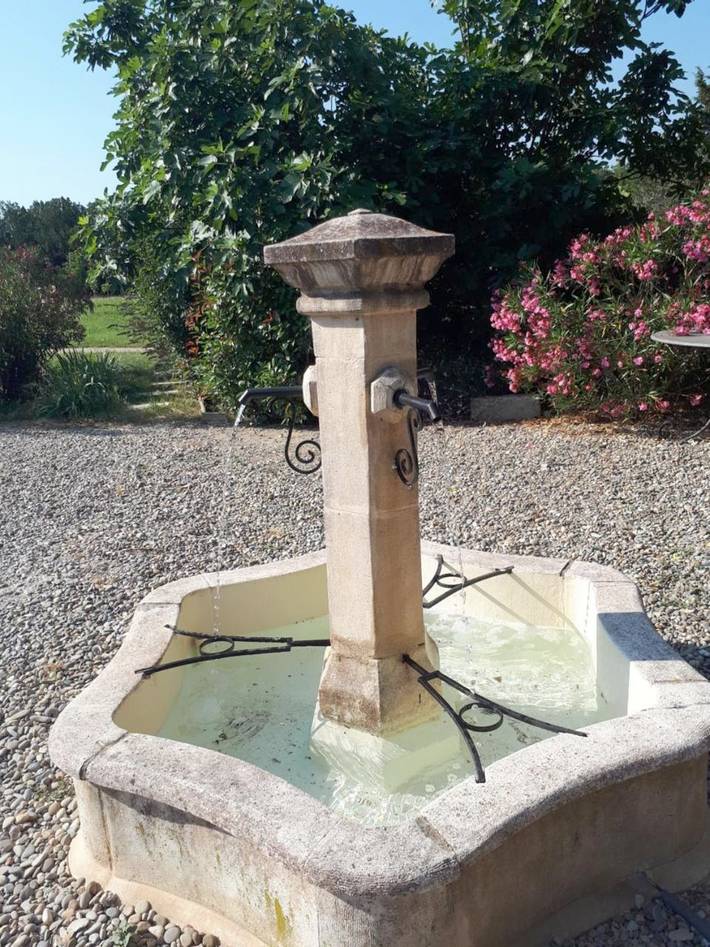 Location de vacances pour 2 personnes, avec piscine ainsi que vue et jardin, animaux acceptés à Plan-d'Orgon - 4