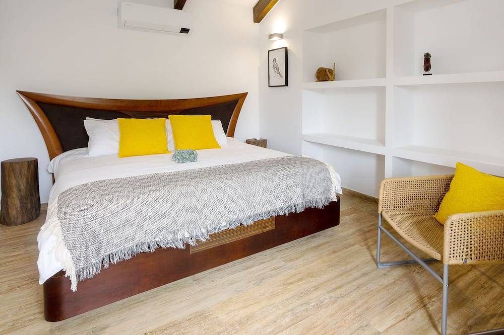 Stylish 1 Bedroom Stone House On Ocean Front - São Jorge, Azores (Bela Lua) in São Jorge