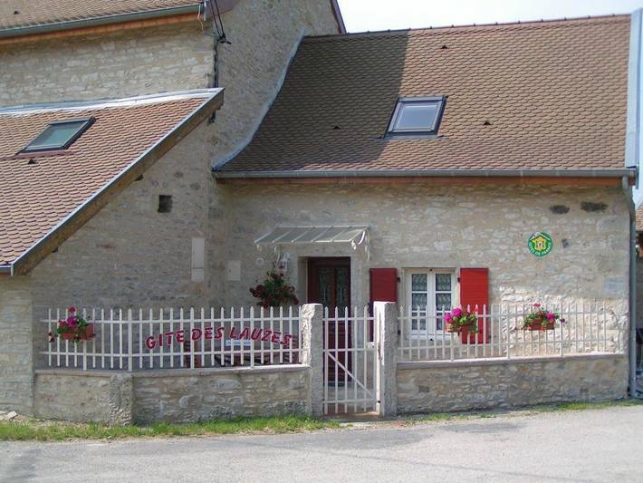 Gîte pour 8 personnes, avec jardin dans Charette