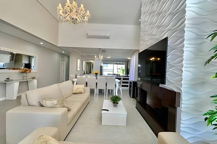 Casas e apartamentos de temporada para 12 pessoas, com jardim e piscina em Capão da Canoa