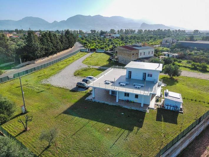 B&b per 3 persone, con piscina per bambini e panorama nonché giardino a Partinico