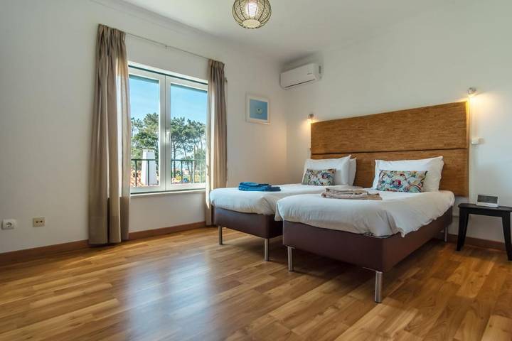 Casa rural para 12 personas, con piscina además de vistas y jardín, Se admiten mascotas en Costa da Caparica - 4