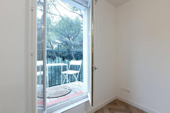 Gîte pour 2 personnes, avec terrasse et jardin ainsi que vue et piscine, animaux acceptés à Pélissanne - 4