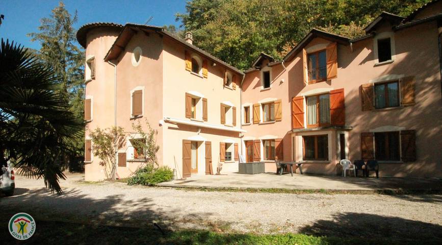 Gîte pour 6 personnes, avec terrasse et sauna dans Maubec (Isère)