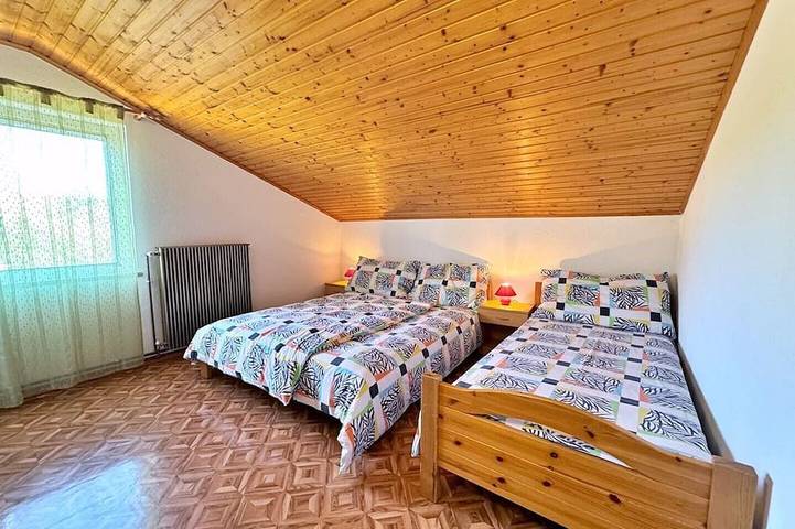 Ganze Wohnung, Apartment Pavle 3 - ruhige Lage, Meerblick, Haustiere erlaubt, Garten, Grill, kostenlose Parkplätze in Malinska-Dubašnica, Krk