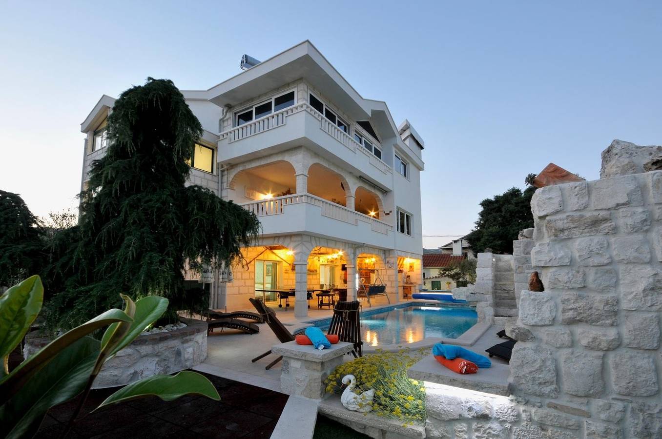 Huis met vier kamers met terras en uitzicht op zee Plano, Trogir K-23902 in Trogir, Split-Dalmatië