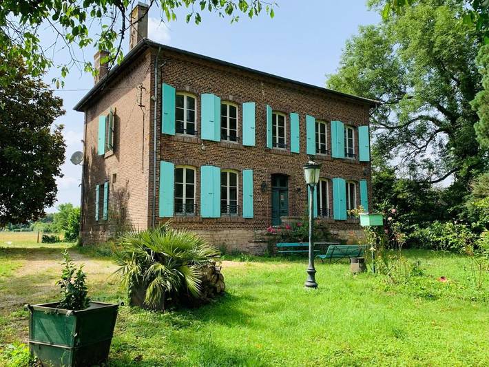 Location de vacances pour 10 personnes, avec vue ainsi que jardin et terrasse à Simard (Saône-et-Loire) - 2