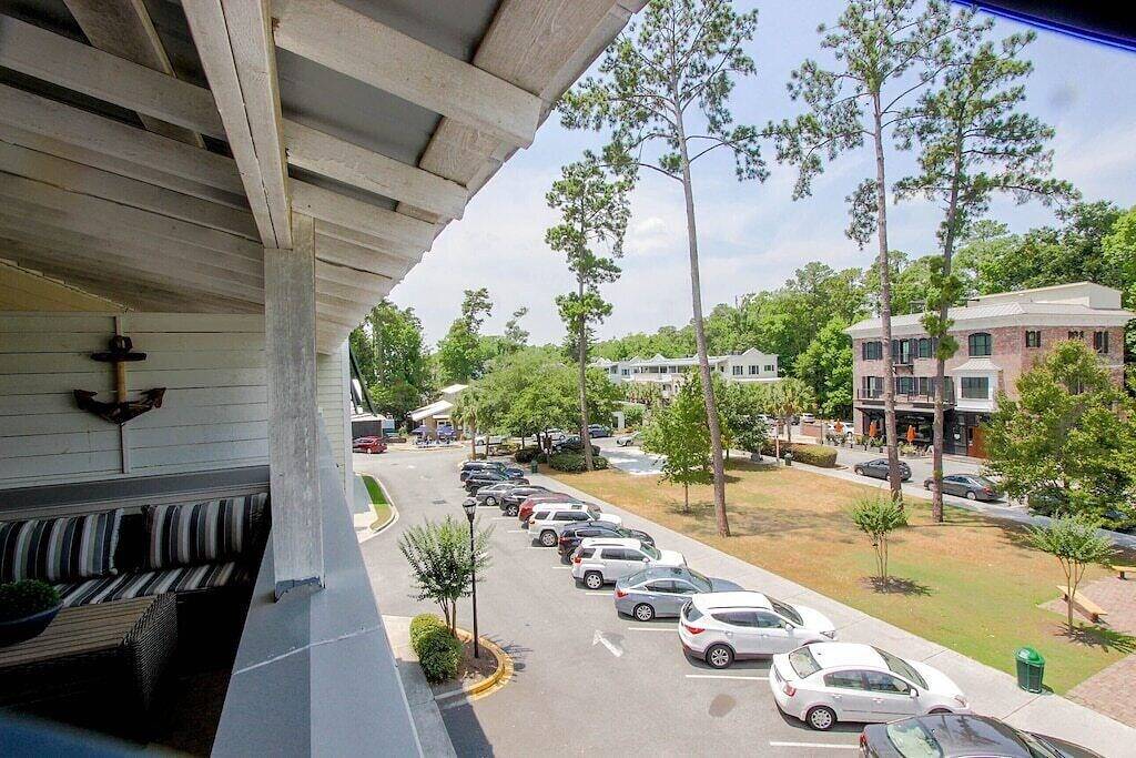 Luxe Condo in Old Town Bluffton + Elevator + Walkable to everything! in Bluffton, Beaufort County
