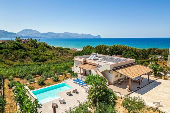 Villa per 6 persone, con panorama e piscina nonché giardino in Alcamo