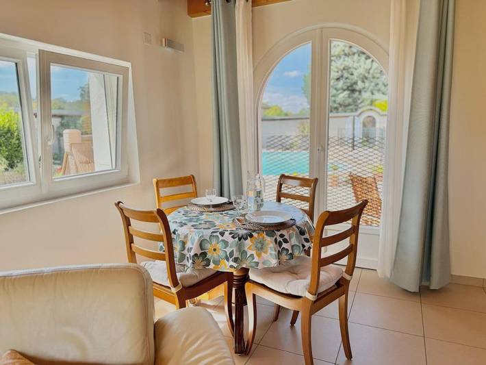 Location de vacances pour 2 personnes, avec Terrasse et Piscine à Charancieu - 3