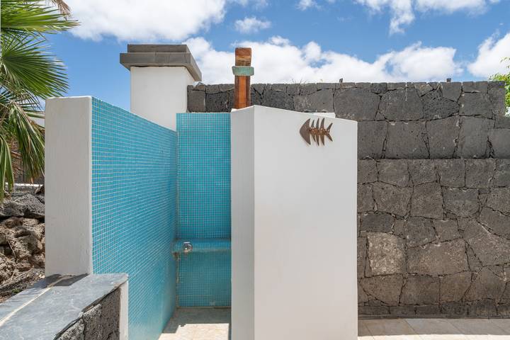 Entire apartment, Vacation 'Bianca Tajinaste' with Sea View, Private Terrace and Wi-Fi in Las Breñas, Yaiza